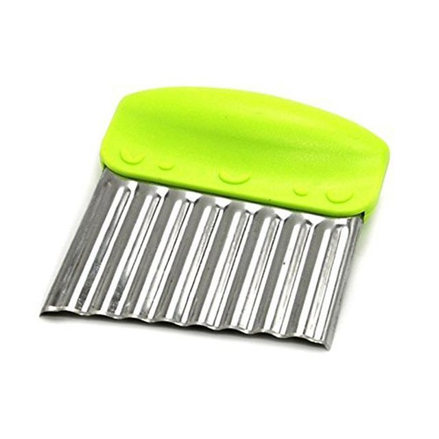 Stainless Steel Blade Wavy Chips and Salad Cutter – Green is a handy kitchen tool designed to create attractive wavy and crinkle-cut slices. The sharp stainless steel blade helps cut potatoes, cucumbers, carrots, fruits, and other vegetables into uniform 