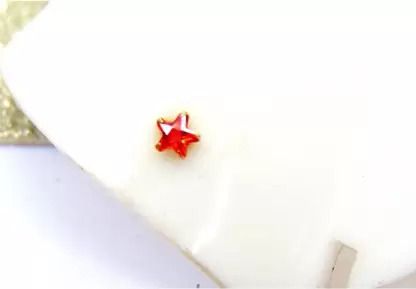 SHOPSY NOSE PIN STAR RED