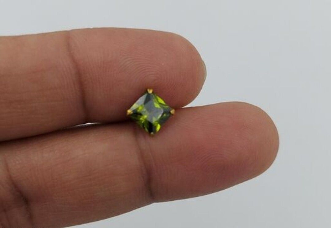 SHOPSY-HOC-NOSE PIN CHAKOR GREEN