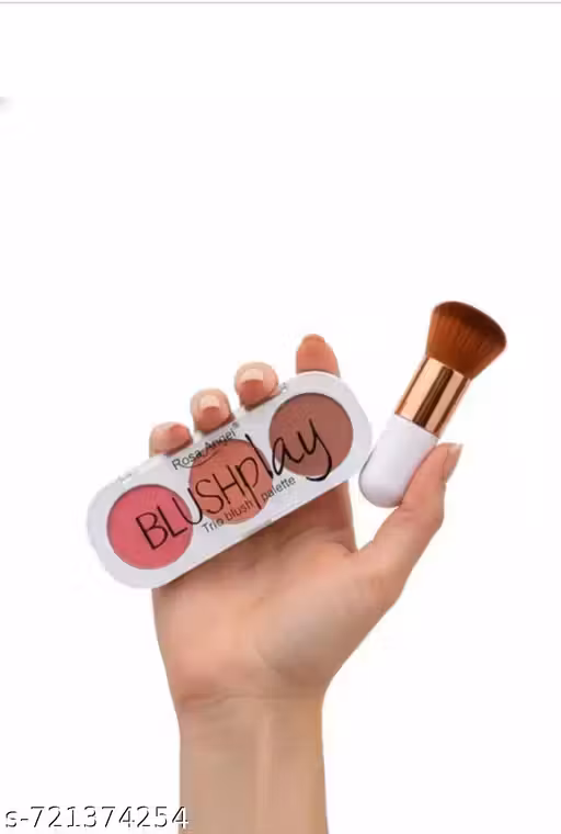 TRIO BLUSH PALETTE WITH FOUNDATION BRUSH... fOR PERFECT MAKEUP LOOK