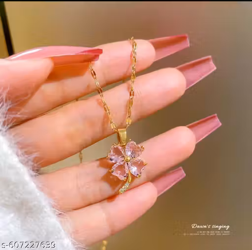 Elevate your style with this elegant four-leaf clover pendant necklace featuring sparkling pink heart-shaped crystals set in a luxurious gold finish.