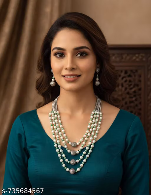 Roshal 2.O brand New necklace earring set of 1