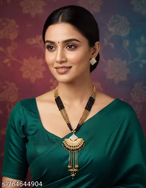 Roshal 2.O brand New necklace earring set of 1