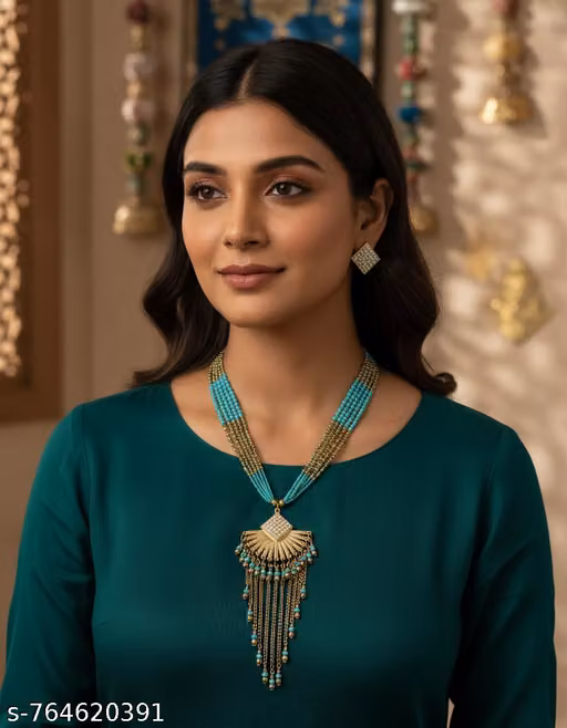 Roshal 2.O brand New necklace earring set of 1