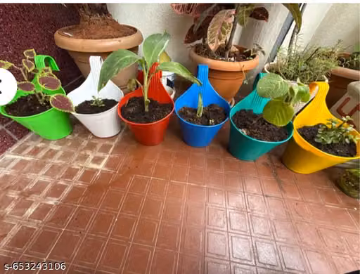 Pack of 3 Hook hanging planters / balcony pot /