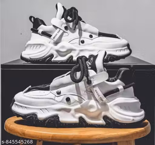 Men's sports shoes