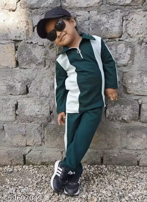 Kids Street Style Tracksuit/best for winters
