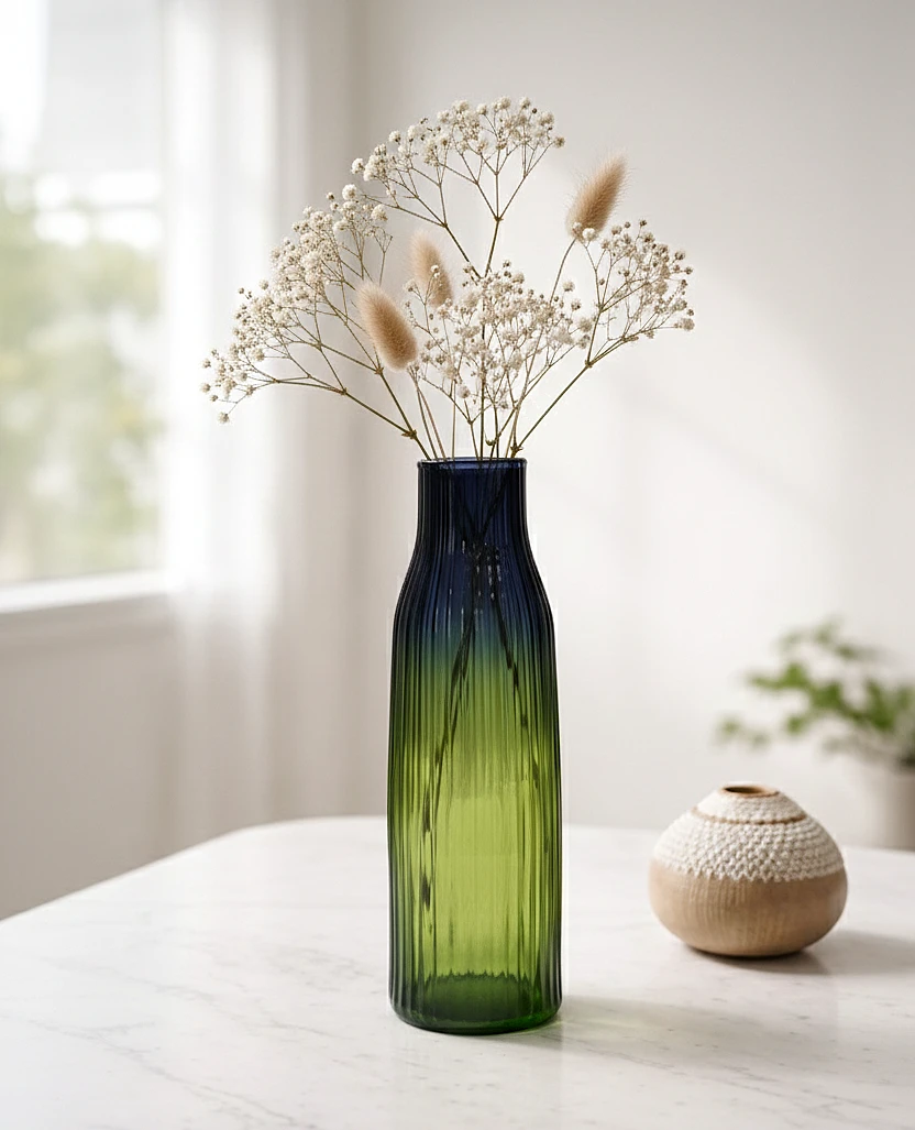 Scottyard Contemporary Ribbed Glass Vase – Black & Green