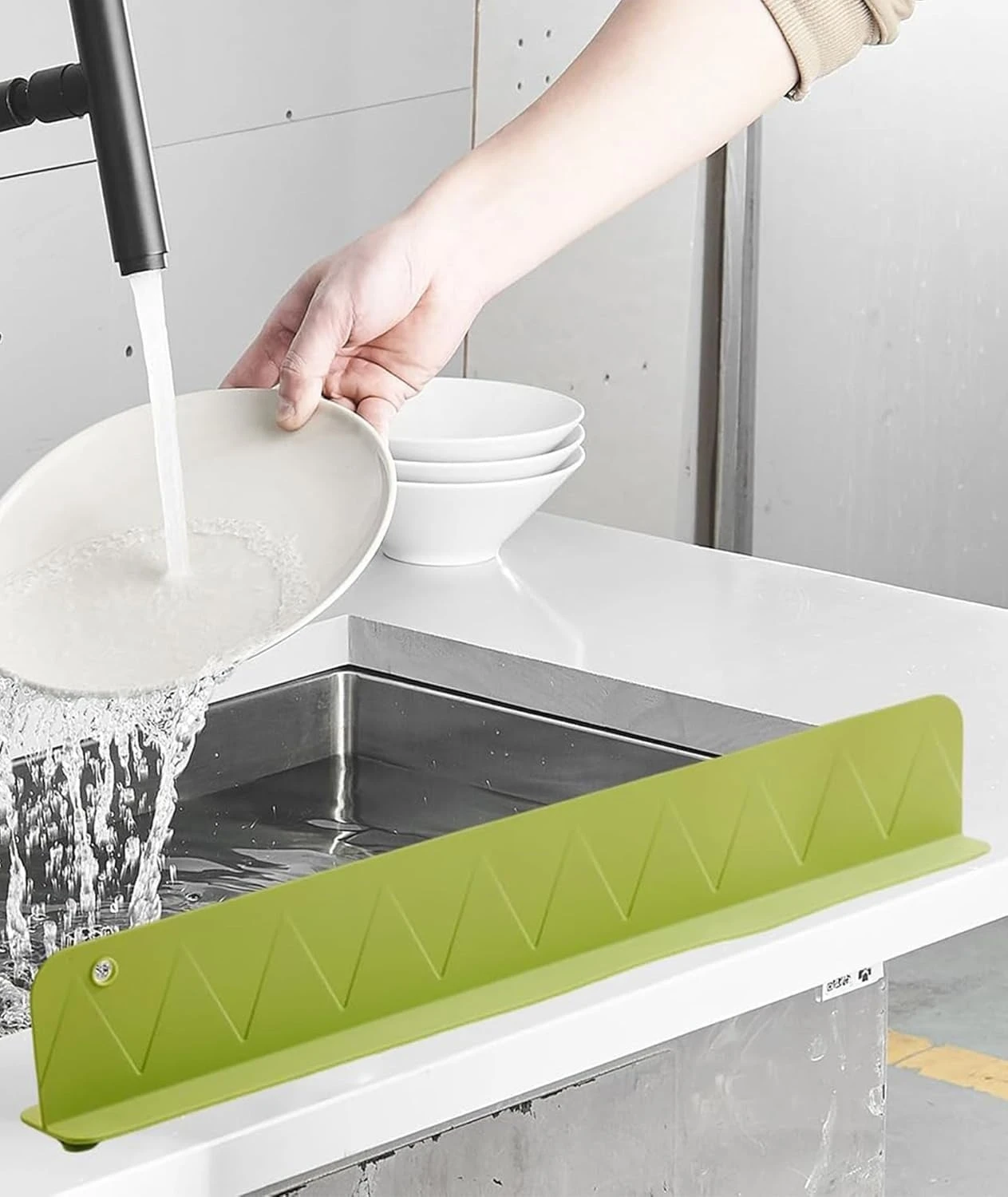 Sink splash guard