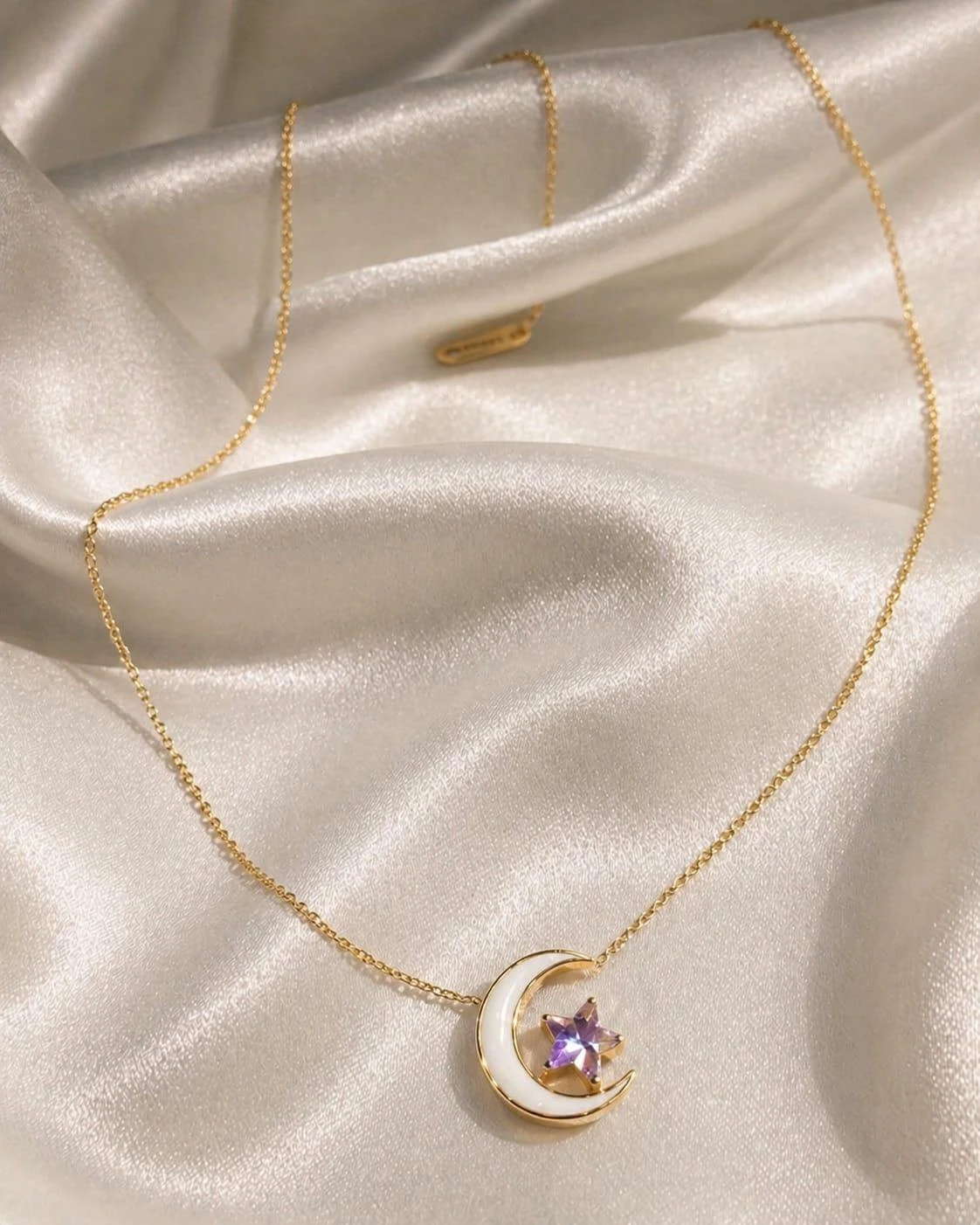 GIRLS AND WOMEN PENDENT