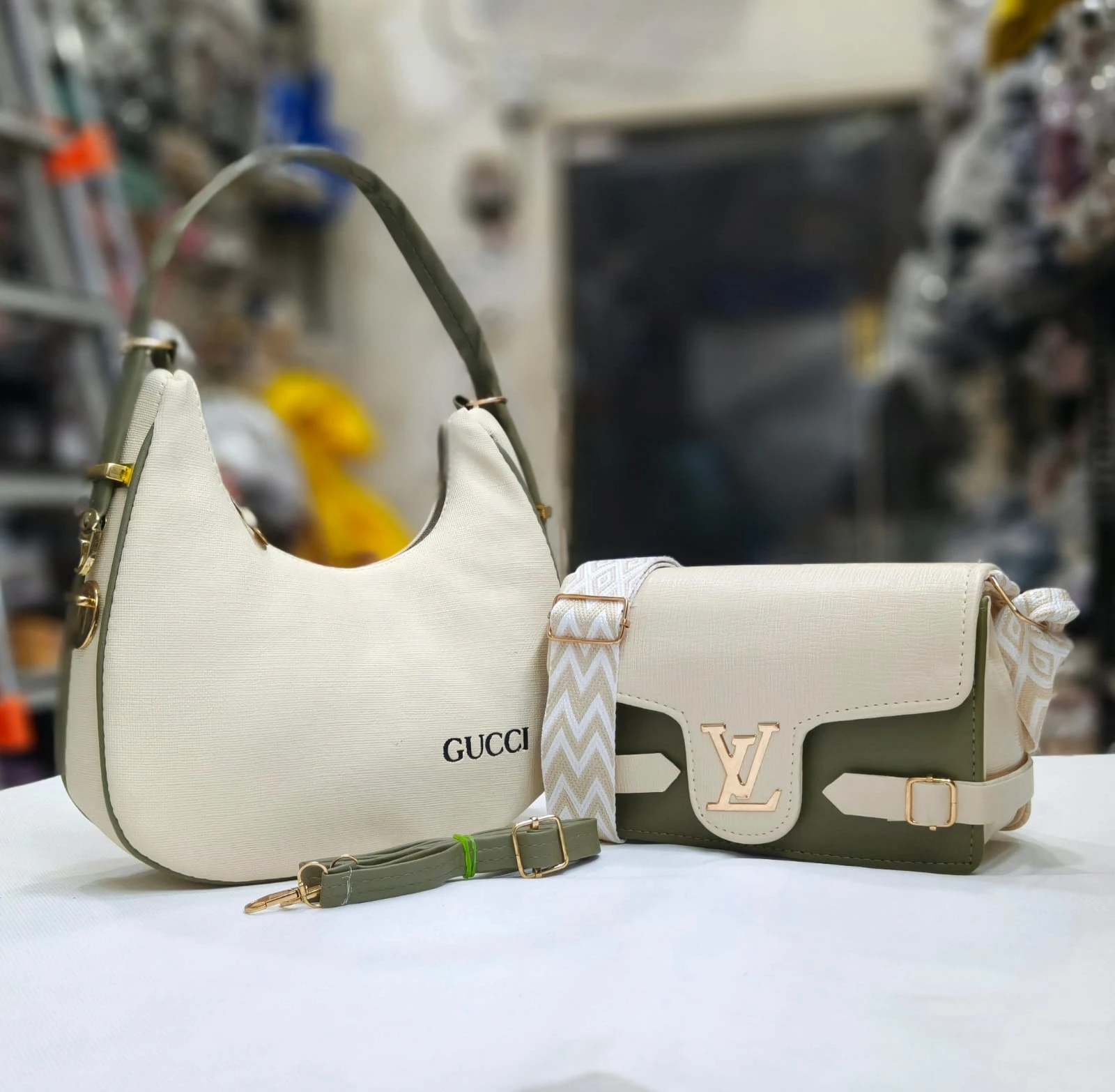 LADY CROSSBODY SLING BAG