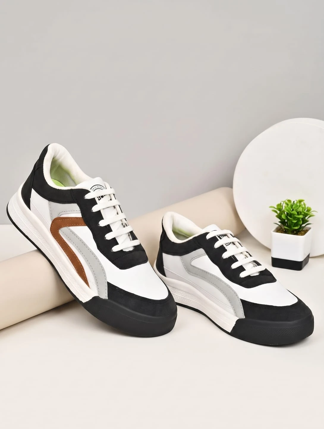 Men’s White & Black Casual Sneakers with Brown Accent – Stylish Lace-Up Sports Shoes